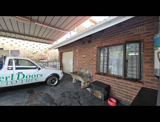 3 BEDROOM FREEHOLD FOR SALE IN SHALLCROSS